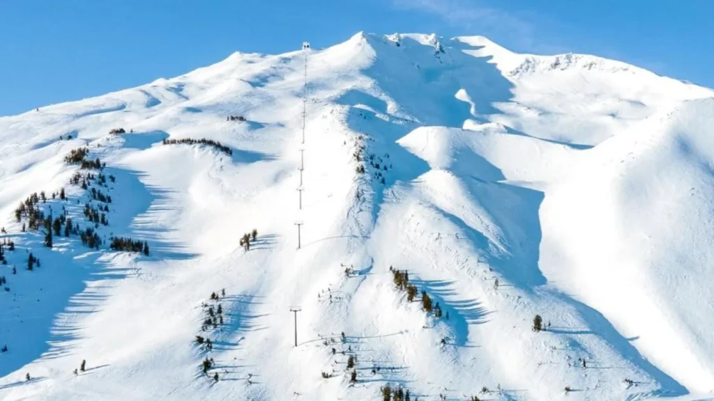 Skiing in Oregon: The Ultimate Guide to Oregon Ski Resorts, Snowboarding & Winter Adventures
