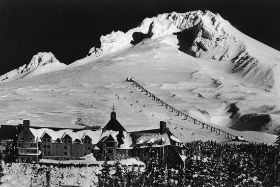 Skiing in Oregon: The Ultimate Guide to Oregon Ski Resorts, Snowboarding & Winter Adventures